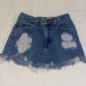 Levi/ LF / furst of a kind/ distressed Jean skirt
